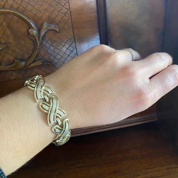 Vintage 80s Gold Tone Braided X Link Bracelet - Picture 3 of 7